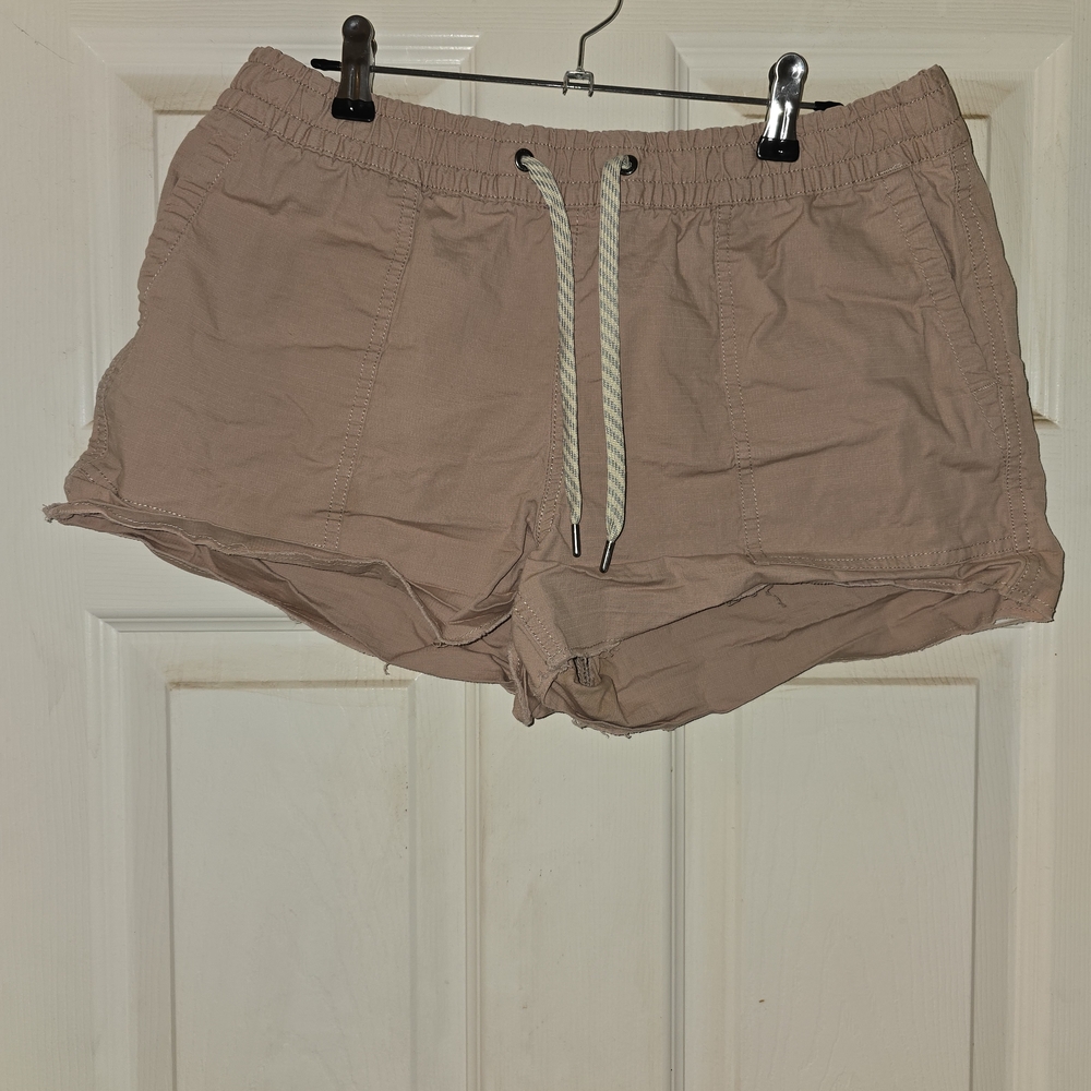 #319 Vuori Tan Athletic Women's Shorts